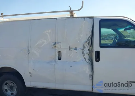 2013 Chevrolet Express 2500 Work Van z USA, uszkodzony, nr VIN 1GCWGFCG9D1119456